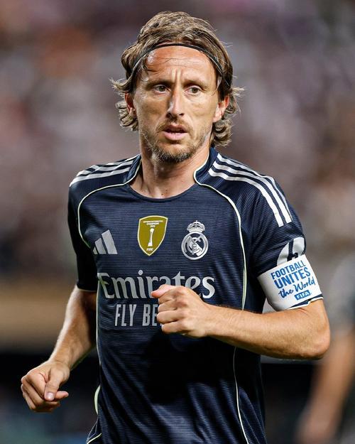 详解棒球规则中的“合法投球板接触”及轴心脚移动的界定